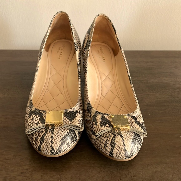 Cole Haan Grand Os wedge pumps. - Picture 1 of 4